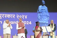 72वें राष्ट्रीय फिल्म पुरस्कार: राष्ट्रपति मुर्मु ने अनंत नाग को दादासाहब फाल्के से नवाज़ा, केवड़िया में समारोह