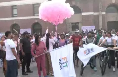 'फिट इंडिया संडे ऑन साइकिल': मिलिंद सोमन के साथ महिलाओं ने लिया हिस्सा