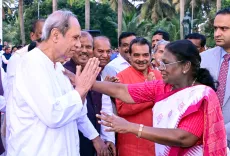 Is Naveen Patnaik Honoring President Murmu as the 'Daughter of the Soil'?