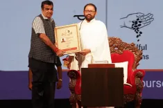 Gadkari Greets Gurudevshri Rakeshji on His 60th Birthday