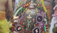 उज्जैन: गणेश स्वरूप में सजे बाबा महाकाल, भांग-चंदन से हुआ भव्य शृंगार; श्रावण त्रयोदशी पर उमड़े श्रद्धालु
