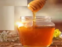 गर्मियों में शहद का सेवन: आयुर्वेद के अनुसार सही तरीका और सावधानियाँ