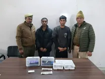 क्या नोएडा में घरों से मोबाइल और लैपटॉप चोरी करने वाले दो शातिर चोर गिरफ्तार हुए?