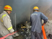 गाजियाबाद: ट्रॉनिका सिटी की फैब्रिकेशन फैक्ट्री में आग, 35 मिनट में दमकल ने पाया काबू