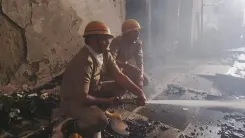 गाजियाबाद: पार्श्वनाथ मजेस्टिक के फ्लैट में भीषण आग, दमकल की तत्परता से बड़ा हादसा टला
