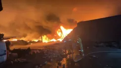 गाज़ियाबाद के मैनापुर औद्योगिक क्षेत्र में आग की घटना, 20 दमकल गाड़ियों ने काबू पाया