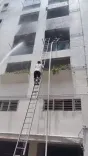 गाजियाबाद की डिजाइन आर्क सोसाइटी में भीषण आग, दमकलकर्मी की तत्परता से टला बड़ा हादसा