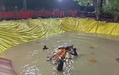 गाजीपुर में 500 दुर्गा प्रतिमाओं का कृत्रिम तालाब में विसर्जन, NGT गाइडलाइन से गंगा को प्रदूषण से बचाने का प्रयास