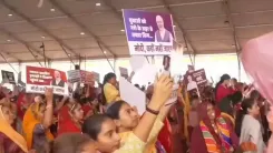 Giriraj Singh backs Modi with #ModiKahiNahiJayega vow