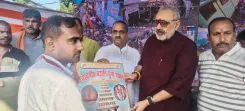 Giriraj Singh offers prayers at Begusarai's Badki Durga Sthan