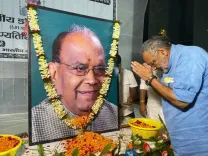 Giriraj Singh pays tribute to Bhola Babu on death anniversary