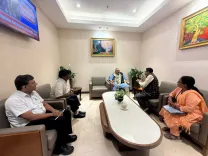 Giriraj Singh Reviews Telangana Handloom, NIFT Initiatives