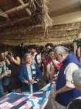 Giriraj Singh visits Indie Haat, backs Vocal for Local push