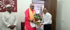 Giriraj Singh visits RSS office in Chhatrapati Sambhaji Nagar