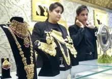Gold prices end firm this week amid tariff concerns