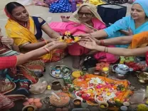 क्या गोपाष्टमी पर महिलाएं कृष्णा भक्ति में डूबकर भगवान शालिग्राम और तुलसी के विवाह की तैयारी कर रही हैं?