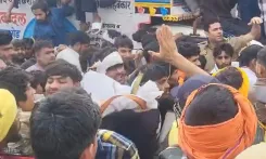 गोरक्षक चंद्रशेखर की हत्या पर मथुरा में हिंसक प्रदर्शन, पुलिस पर हमला और जाम