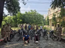 ग्रेटर नोएडा में बाइक चोर गिरोह गिरफ्तार: 12 मोटरसाइकिल बरामद, दिल्ली-NCR तक था नेटवर्क