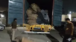 ग्रेटर नोएडा में पुलिस और आबकारी विभाग ने पकड़ी 50 लाख की अवैध शराब से भरी ट्रक