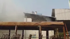 क्या ग्रेटर नोएडा में निजी कंपनी के बेसमेंट में लगी आग से बड़ा हादसा टल गया?