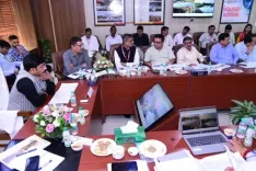 ग्रेटर नोएडा : यमुना प्राधिकरण में मंत्री नंद गोपाल नंदी ने की विकास कार्यों की समीक्षा