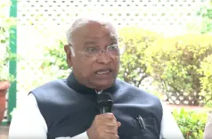 खड़गे का अल्टीमेटम: अमित शाह सदन में आएं, छात्रों पर लाठीचार्ज का दें जवाब, PM मोदी मांगें माफी