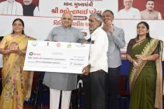 Gujarat CM honours sanitation workers, distributes welfare kits on Gandhinagar Foundation Day