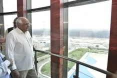 गुजरात के मुख्यमंत्री भूपेंद्र पटेल ने खावड़ा में किया आरई पार्क का दौरा, परियोजना प्रगति की ली जानकारी