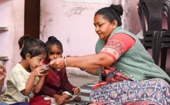 How is Gujarat's ‘Gaam No Nirdhar, Sahkaare Sakar’ campaign enhancing child nutrition?