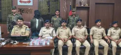 गुमला पुलिस ने नाकाम की बड़ी साजिश: AK-56 राइफल, देसी कार्बाइन और गोलियों का जखीरा बरामद, एक गिरफ्तार