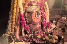 गुप्त नवरात्र के पहले दिन बाबा महाकाल चंद्रमा-बिंदी श्रृंगार से सजे, उज्जैन में हजारों श्रद्धालुओं की उमड़ी भीड़