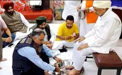 गुरु पूर्णिमा पर गुरुओं से प्रधानमंत्री मोदी के नेतृत्व में विकसित भारत का आशीर्वाद मांगा : तरुण चुघ