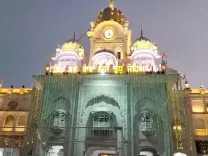क्या गुरु रामदास जी की जयंती पर हरमंदिर साहिब सज गया?
