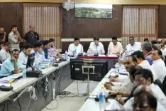 ग्वालियर : ज्योतिरादित्य सिंधिया ने विकास कार्यों की समीक्षा की, सड़कों पर विशेष ध्यान