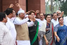 धर्मेंद्र प्रधान के इस्तीफे पर विपक्ष का हमला: खड़गे बोले — 28 दिन के छात्र संघर्ष के आगे झुकी सरकार