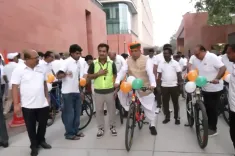 'हर घर तिरंगा' अभियान: कानून मंत्रालय की साइकिल रैली में अर्जुन राम मेघवाल शामिल