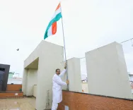 हर घर तिरंगा अभियान: धर्मेंद्र प्रधान ने भुवनेश्वर आवास पर फहराया तिरंगा, ओडिशा में उमड़ा देशप्रेम