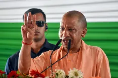 CM योगी का निर्देश: 5 साल से लंबित राजस्व मामले प्राथमिकता से निपटाएं, 'तारीख पर तारीख' की प्रवृत्ति बदलनी होगी