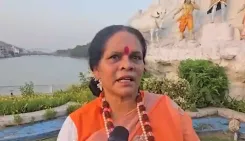 गंगा में बिरयानी डालने का वीडियो वायरल, साध्वी प्राची की विवादित प्रतिक्रिया से हरिद्वार में बवाल
