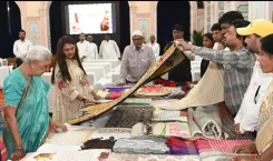 हस्तशिल्प विश्वविद्यालय की स्थापना की दिशा में काम जारी: राज्यपाल आनंदीबेन पटेल का राष्ट्रीय हथकरघा दिवस पर बड़ा ऐलान