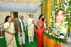 हेमंत सोरेन की माँ रूपी सोरेन के संस्कार भोज में स्वामी रामदेव सहित हजारों लोग पहुँचे नेमरा