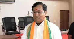 सर्बानंद सोनोवाल का कांग्रेस पर आरोप: हिमंता बिस्वा सरमा की पत्नी को लेकर झूठ फैलाने का आरोप