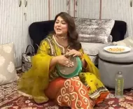 Hina Khan plays tumbaknari at sister's pre-wedding celebrations