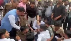 लखनऊ विश्वविद्यालय में हनुमान चालीसा का पाठ: एबीवीपी कार्यकर्ताओं को हिरासत में लिया गया