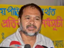 असम बाढ़ राहत: अखिल गोगोई ने 13 दिन बाद वापस लिया सत्याग्रह, मंत्रियों से हुई बातचीत