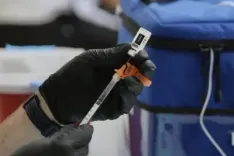 बांग्लादेश में कोविड-19 वैक्सीन की कमी, नए वैरिएंट से बढ़ा खतरा