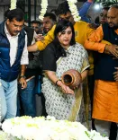 क्या भाजपा सांसद बांसुरी स्वराज ने अपने पिता की अस्थियां गंगा में विसर्जित कीं? 7 दिसंबर को शोक सभा होगी