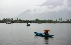 कैग रिपोर्ट में गंभीर खुलासा- 'जम्मू-कश्मीर में 697 झीलों में से 518 झीलें लुप्त'