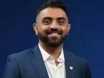 कैप्टन स्मित मच्छार अस्पताल में बात कर रहे, हंस रहे — भारतीय राजदूत दीपक मित्तल