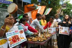धीरेंद्र शास्त्री विवाद: कोलकाता के भवानीपुर थाने के बाहर कांग्रेस-भाजपा कार्यकर्ताओं में झड़प